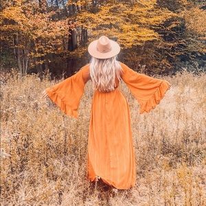DANGEROUS WOMAN MAXI DRESS IN RUST